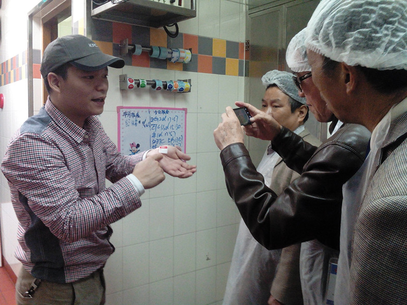 消费维权义工走进肯德基