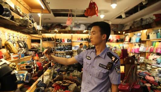 南京一特大制假团伙被捣毁