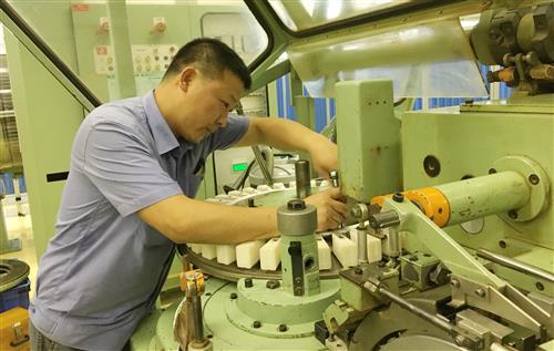 江苏中烟淮阴卷烟厂卷包车间加强设备维保消除质量隐患