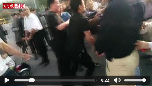尉氏数十名业主因停车位维权被殴 业主称现场更血腥