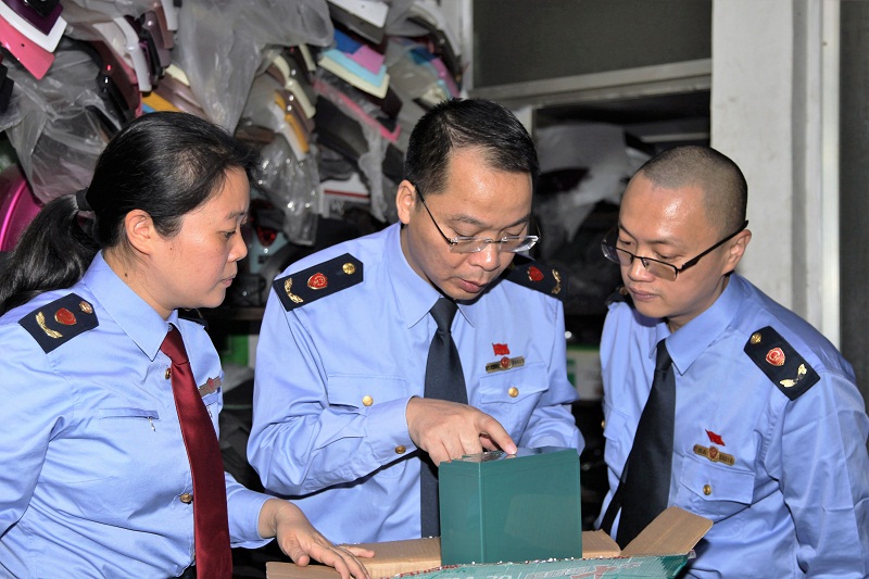 广西南宁工商突击检查电动车销售市场