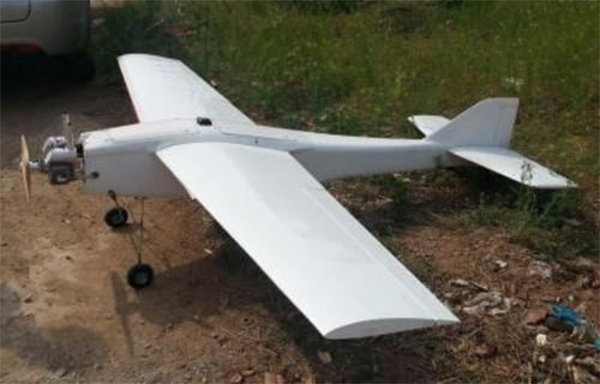 这是一张固定翼飞行器的图片，通常翼展在1米以上到十几米不等，因此在空中能被目视看到的大多是固定翼。多旋翼飞行器可参考大疆精灵系列产品。