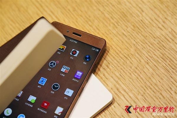 老罗情有独钟！锤子坚果Pro巧克力真机高清图赏