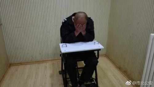 打人男子。图片来源：青岛市公安、市北分、网站微、