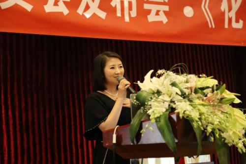 、工商联美容化妆品业商会防伪技术专业委员会秘书长谢念慈。