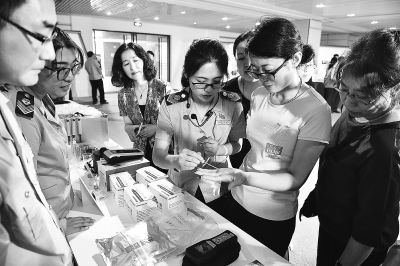 食药科普展教市民识别假药