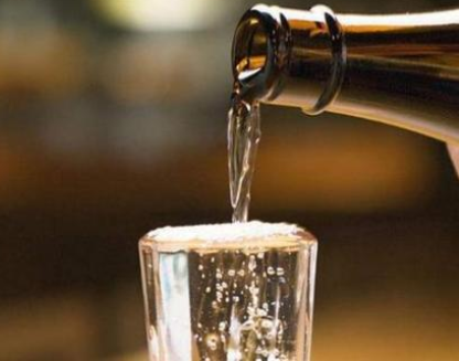 防伪标签能够有效的解决白酒假冒伪劣的问题