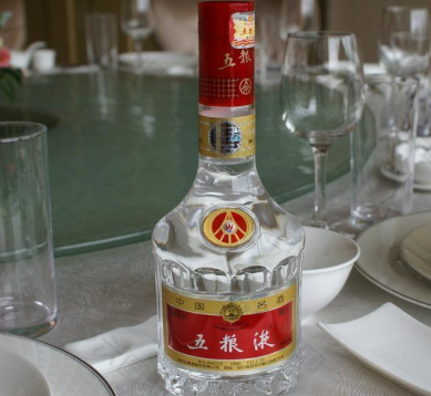 如何鉴别真假五粮液酒，五粮液酒真假鉴别方法大全